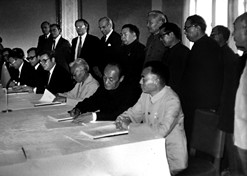 1982年11月，中瑞合资企业华瑞制药在京签约